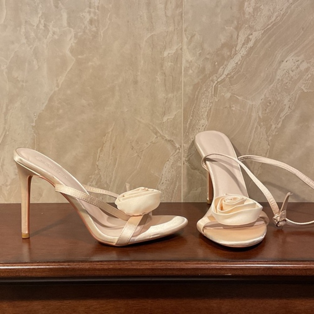 Chic Cream Heels with Rose Detail, Size 9.5